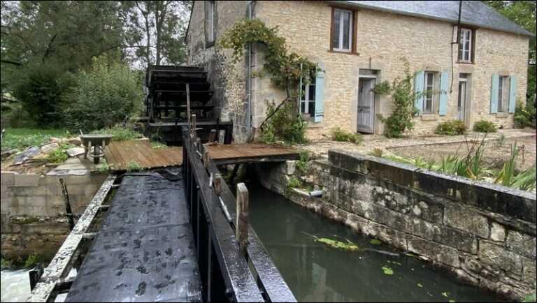 Moulin Cher 18, Berry, Patrimoine, Énergie verte, Ressource du futur, Hydroélectricité, Rivière, Seuil de moulin.